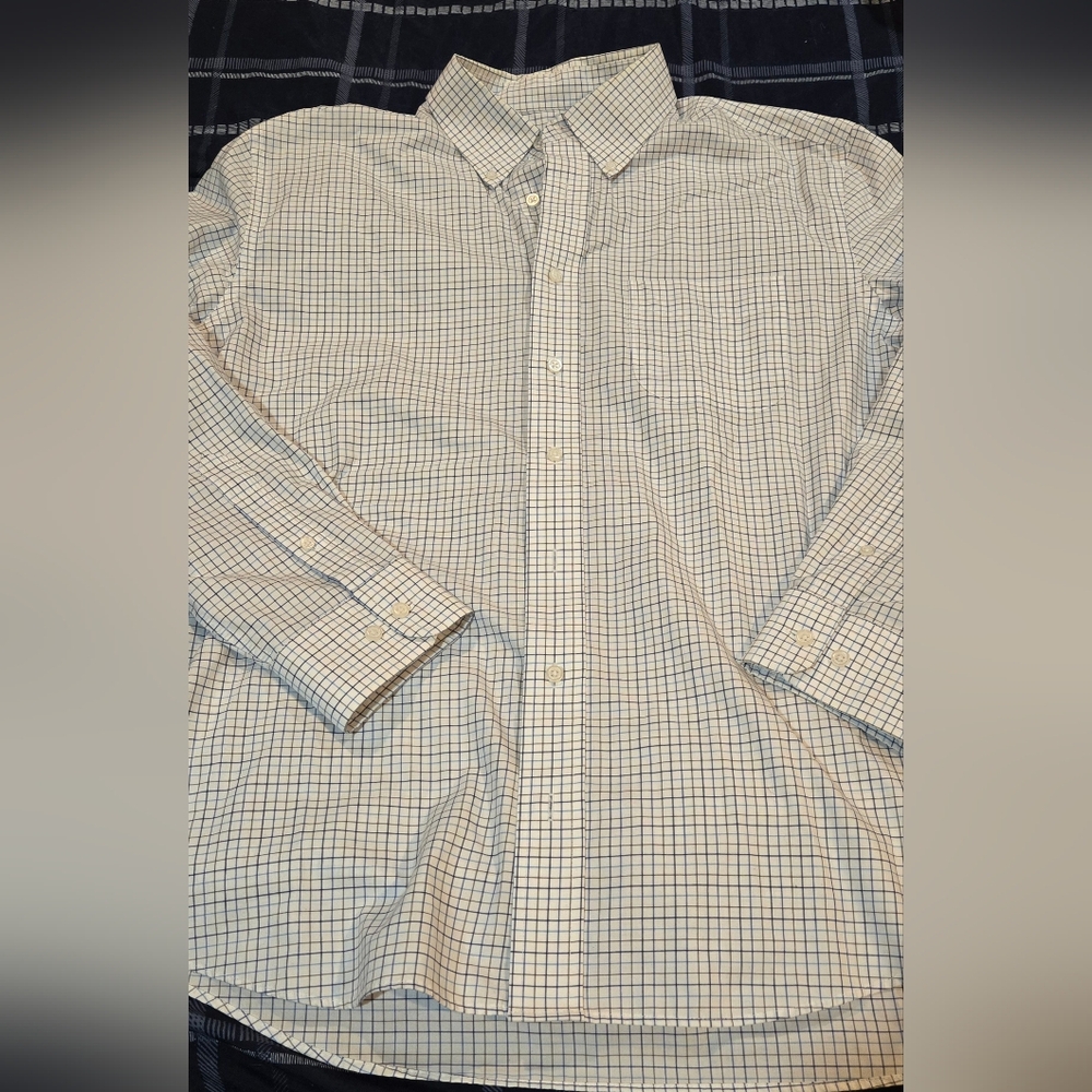 Jos A Bank Traveler Tailored Fit Button Front Large